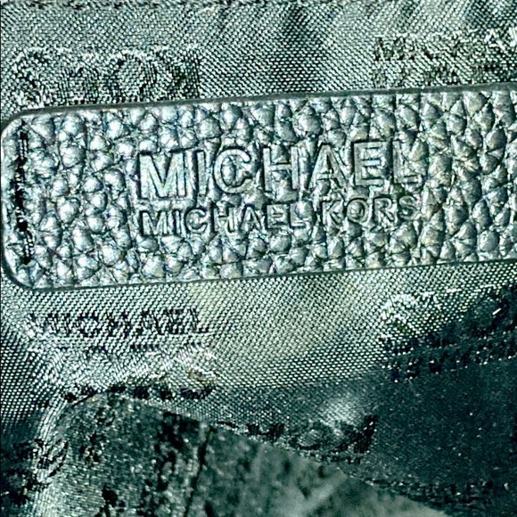 LIKE NEW❗️AUTHENTIC MICHAEL KORS JET SET MONOGRAM TOTE - Picture 11 of 14